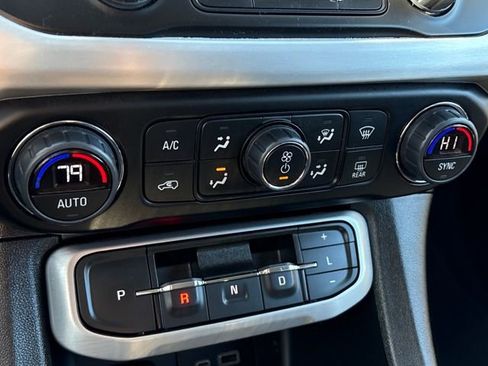 Used 2023 GMC Acadia SLE w/ Driver Convenience Package image 16