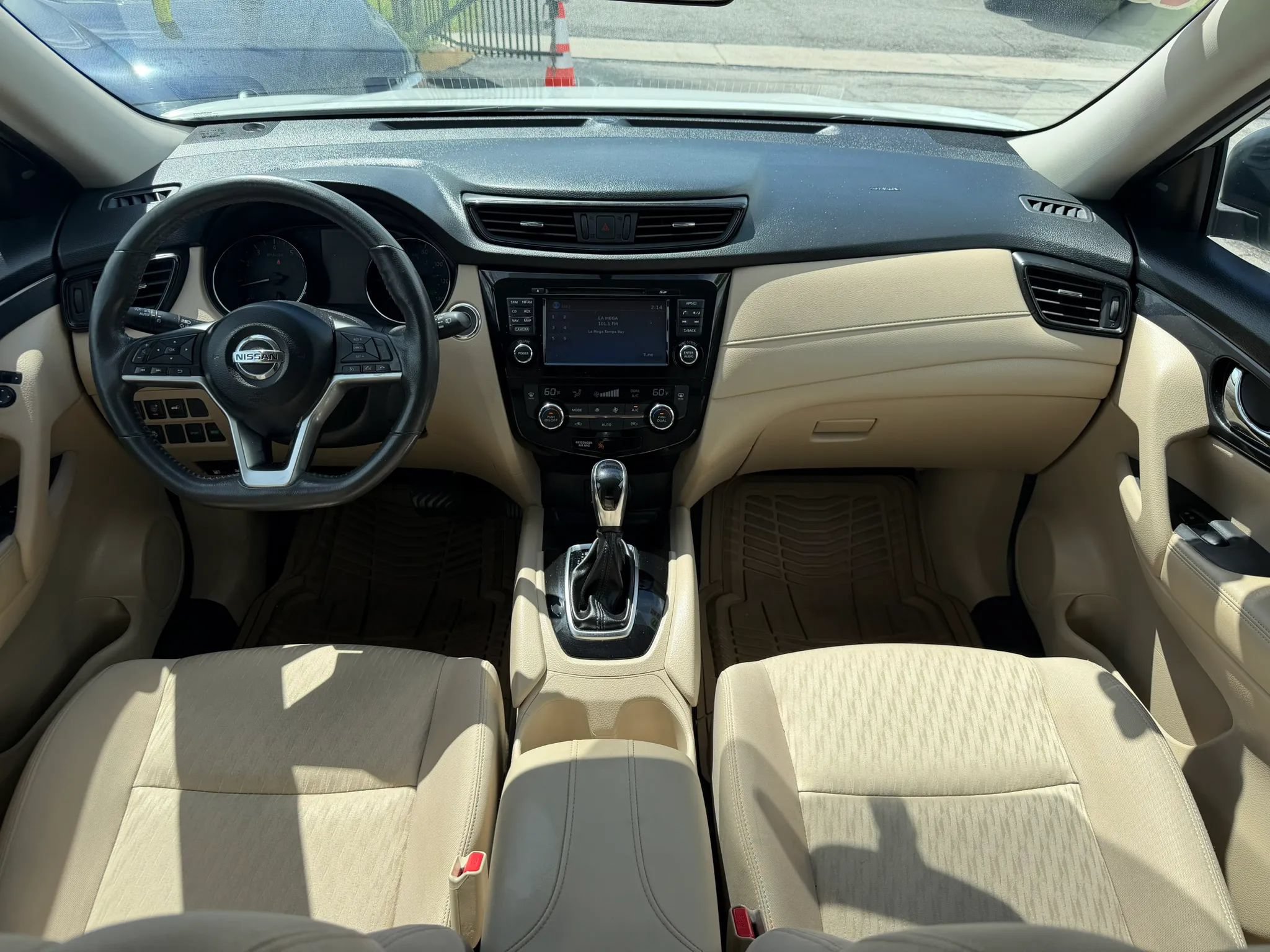 Used 2017 Nissan Rogue SV w/ SV Premium Package FWD image 7
