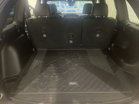 Used 2024 Jeep Grand Cherokee Limited image 8