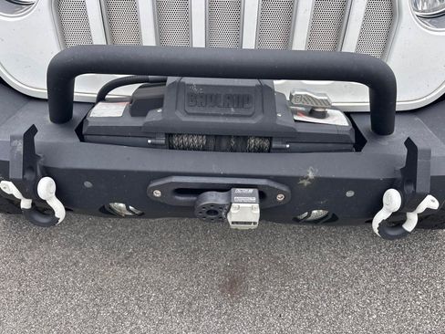 Used 2019 Jeep Wrangler Unlimited Sahara AWD/4WD image 24