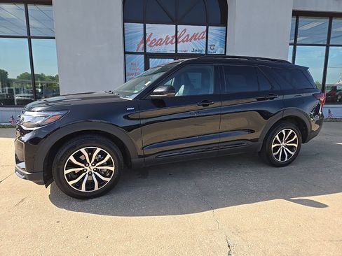 Used 2025 Ford Explorer ST-Line AWD/4WD image 4