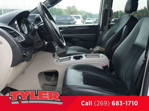 Used 2017 Dodge Grand Caravan SXT FWD image 35