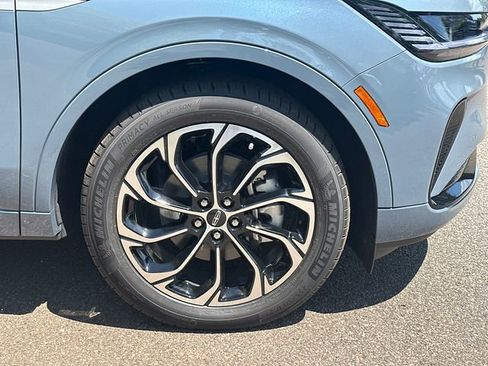 New 2026 Lincoln Nautilus Reserve AWD/4WD image 13