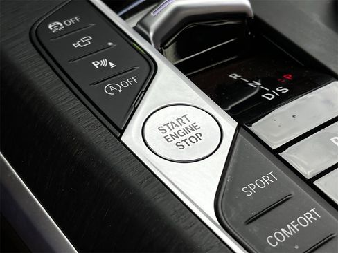 Used 2023 BMW 330i Sedan w/ Premium Package image 19