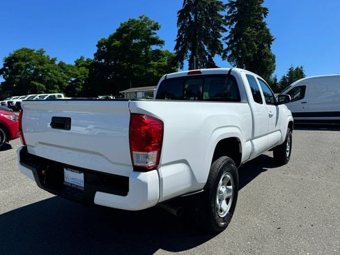 Used 2017 Toyota Tacoma SR RWD image 5