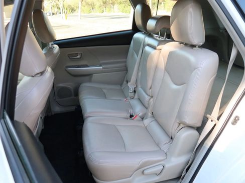 Used 2014 Toyota Prius V Two image 18