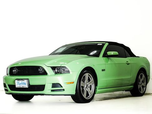 Used 2013 Ford Mustang GT Premium w/ Electronics Pkg RWD image 3
