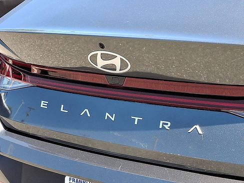Certified 2025 Hyundai Elantra SEL FWD image 24