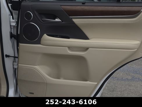 Used 2016 Lexus LX 570 4WD w/ Luxury Package image 51