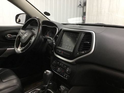 Used 2018 Jeep Cherokee Overland AWD/4WD image 22