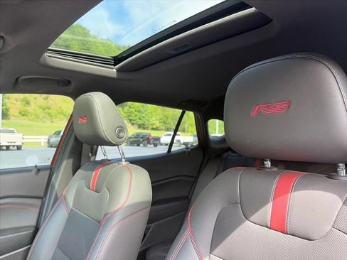 Used 2024 Chevrolet Trax RS w/ Sunroof Package FWD image 9