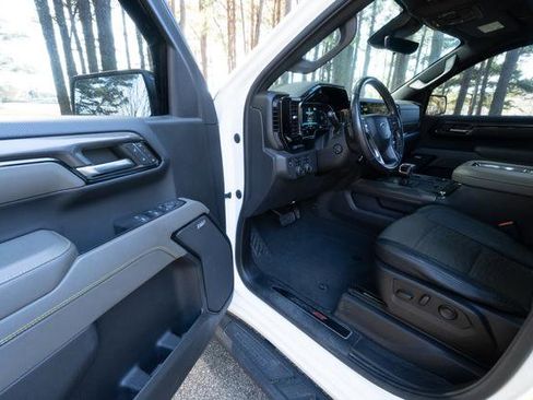 Used 2022 Chevrolet Silverado 1500 ZR2 w/ Technology Package image 13