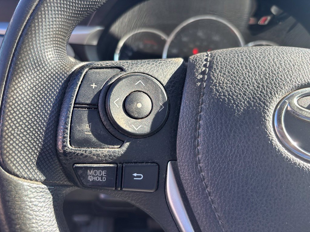 Used 2014 Toyota Corolla LE FWD image 18