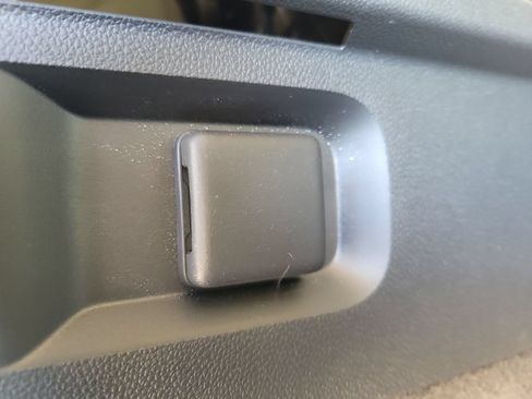Used 2023 Buick Envision Essence FWD image 7