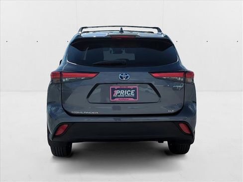 Used 2021 Toyota Highlander XLE image 6