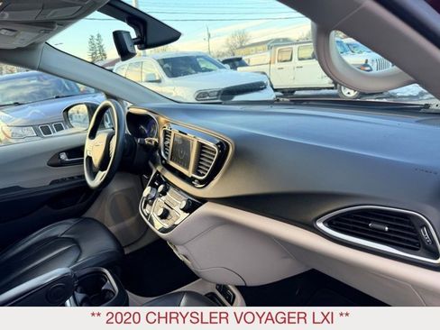 Certified 2020 Chrysler Voyager Lxi image 9