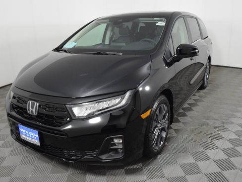 New 2026 Honda Odyssey Touring image 10