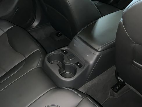 Used 2016 Chevrolet Volt Premier w/ Driver Confidence Package FWD image 21