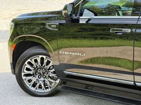 Used 2024 GMC Yukon XL Denali Ultimate AWD/4WD image 9