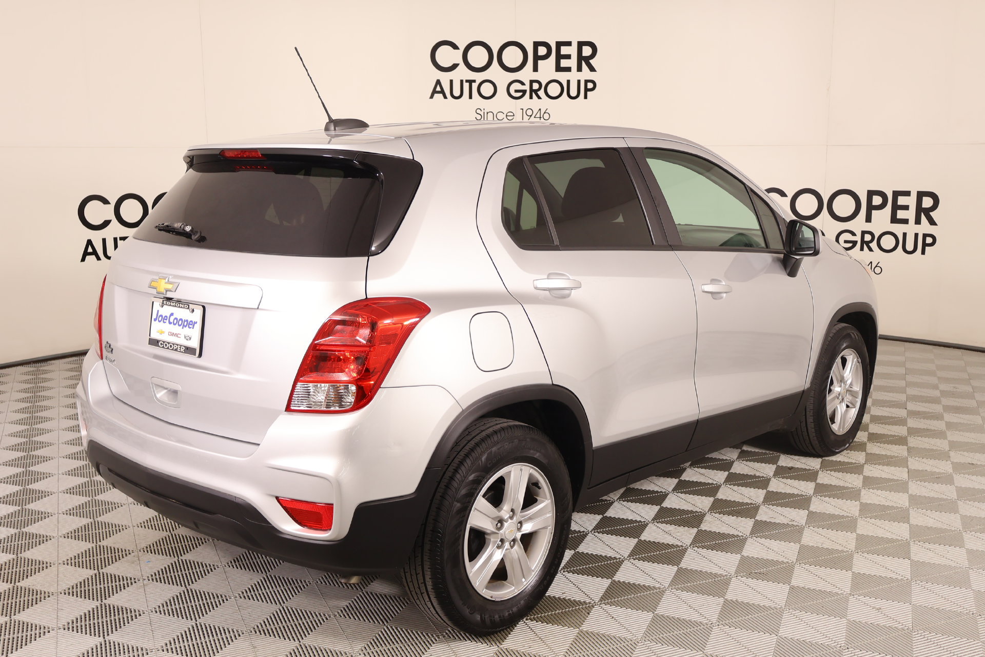 Used 2022 Chevrolet Trax LS w/ Tint and Cruise Package FWD image 19