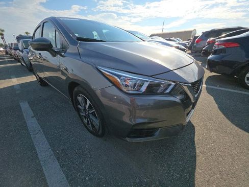 Used 2021 Nissan Versa SV FWD image 3
