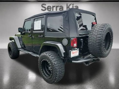 Used 2016 Jeep Wrangler Unlimited Sahara w/ Connectivity Group AWD/4WD image 3