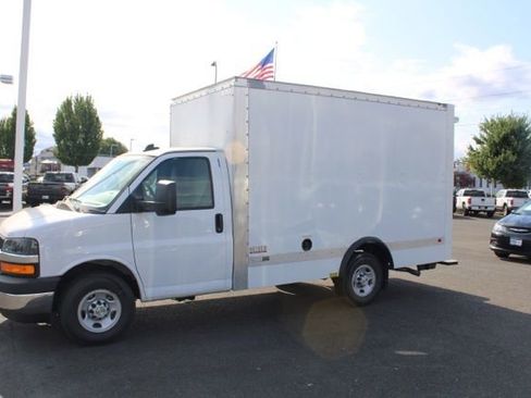 Used 2024 Chevrolet Express 3500 w/ Power Convenience Package image 4