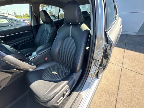 Used 2018 Toyota Camry SE FWD image 11