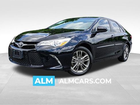 Used 2017 Toyota Camry SE w/ Moonroof Package FWD image 1