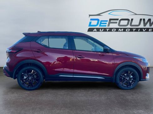 Used 2024 Nissan Kicks SR w/ SR Premium Package FWD image 2