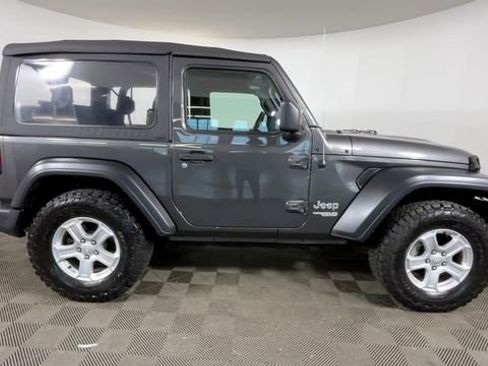 Used 2019 Jeep Wrangler Sport AWD/4WD image 3