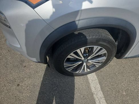 Used 2022 Nissan Rogue SV AWD/4WD image 3