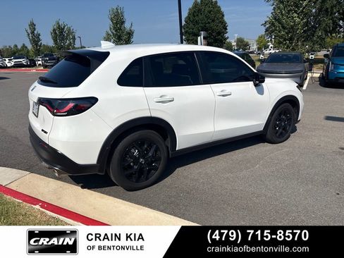 Used 2025 Honda HR-V Sport image 3