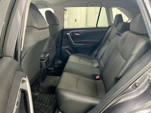 Used 2021 Toyota RAV4 XLE AWD/4WD image 22