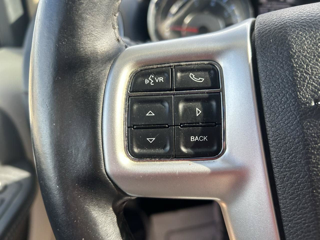 Used 2015 Chrysler Town & Country Touring FWD image 17