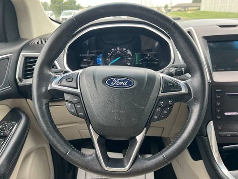 Used 2018 Ford Edge Titanium w/ Technology Package FWD image 17