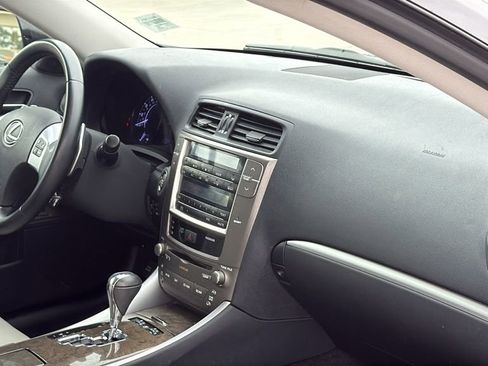 Used 2011 Lexus IS 250C w/ Luxury Pkg RWD image 25