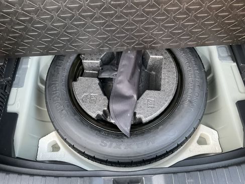 Used 2021 Toyota RAV4 XLE image 37