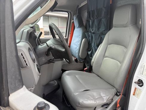 Used 2017 Ford E-450 and Econoline 450 Super Duty w/ Power Windows & Locks Group image 10