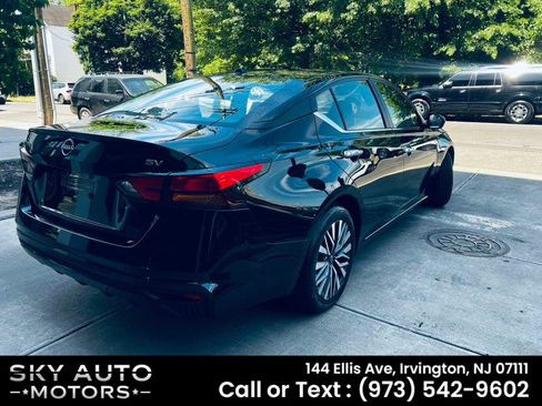 Used 2024 Nissan Altima 2.5 SV FWD image 4