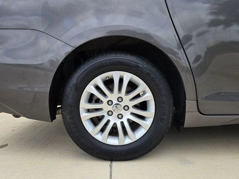 Used 2013 Toyota Sienna XLE FWD image 58