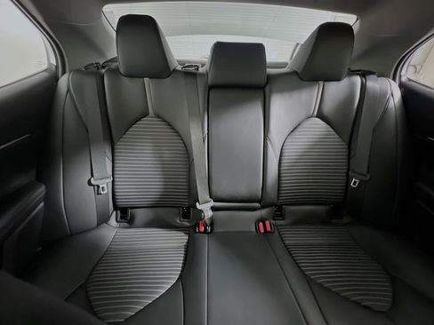 Used 2023 Toyota Camry SE image 32