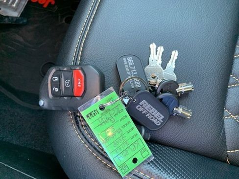 Used 2023 Jeep Gladiator Sport image 62