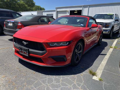 Used 2024 Ford Mustang Premium image 3