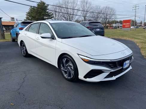 New 2025 Hyundai Elantra SEL image 1