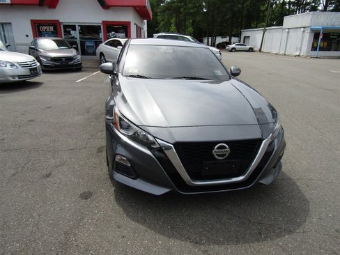Used 2012 Nissan Altima 3.5 SR w/ Technology Pkg FWD image 38