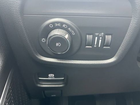 Used 2025 Jeep Grand Cherokee L Limited w/ Luxury Tech Group II image 27