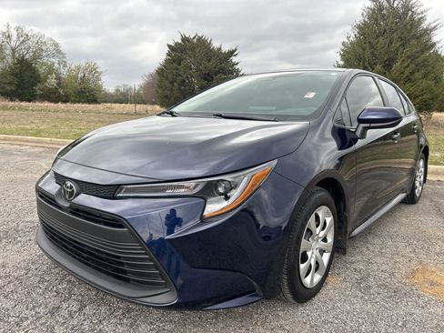 Used 2025 Toyota Corolla LE image 1