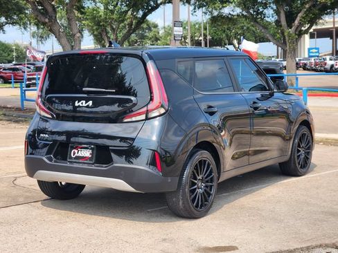 Used 2024 Kia Soul LX w/ Option Group 015 FWD image 7
