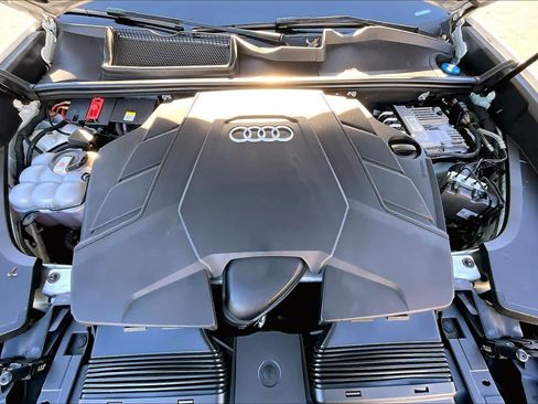 Used 2019 Audi Q8 Premium Plus image 31